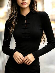 SHEIN ملابس علوية نسائية جديدة بطراز صيني بياقة واقفة وأزرار ضفدعية سوداء بأكمام طويلة، بطراز وطني عتيق مصنوعة يدويًا بصف واحد من الأزرار الضفدعية مع حافة حمراء متباينة، قماش بنسيج مضلع ناعم، بقصة ضيقة وخصر مشدود، بطراز تشيونغسام معدل، مناسبة للتنقل اليومي وتأثير تنحيف، ملابس علوية سحب علوية - الأسود - مشاهدة 4