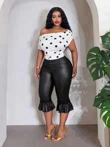 SHEIN CURVE+ بنطال نسائي مقاس كبير بلون موحد من جلد البولي يوريثان مع حافة مكشكشة بطول 3/4 عصري - الأسود - مشاهدة 10