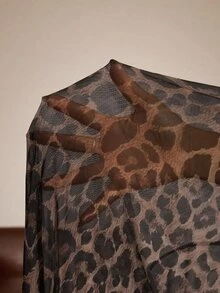 Slumberist طقم 2 قطعة من قميص نوم كاميسول شفاف من الشبك والدانتيل بطبعة نمر مثير عتيق للمقاسات الكبيرة مع روب - متعدد الألوان - مشاهدة 7