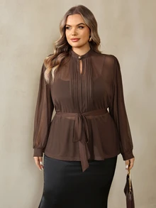 SHEIN CURVE+ Atasan Wanita Ukuran Besar Warna Polos Berbahan Jala Berlipit Lengan Panjang dengan Simpul Pinggang - Coklat - View 4