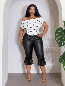 SHEIN CURVE+ بنطال نسائي مقاس كبير بلون موحد من جلد البولي يوريثان مع حافة مكشكشة بطول 3/4 عصري - الأسود - مشاهدة 13