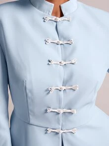 SHEIN BAE 奶油色青蛙鈕扣荷葉邊西裝外套，黑色對比結扣立領西裝外套，適合上班、晚餐、辦公室、夏季、賓客穿搭、婚禮優雅造型 - 淺藍色 - 查看 8