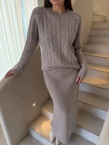 SHEIN طقم ملابس محبوكة من قطعتين للنساء: كنزة محبوكة بنمط الكابل & تنورة ماكسي مضلعة - بني مخاوي - مشاهدة 1