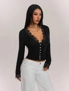 SHEIN PETITE كارديجان نسائي رقيق بأكمام طويلة وتصميم مرقع بالدانتيل وأزرار أمامية مفردة - الأسود - مشاهدة 3