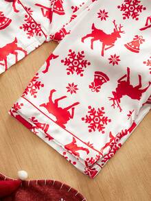 CoupledUp Set Piyama Wanita Motif Natal Rusa Merah & Putih dan Kepingan Salju dengan Kerah Lapel Sutra Imitasi - Merah - View 7