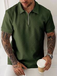 Manfinity Homme 大尺碼男士深綠色華夫格紋 Polo 衫，短袖拉鍊門襟 Polo 衫，休閒夏季度假風，老錢風復古 - 軍綠色 - 查看 1