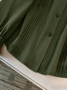 GlowEve CURVE 大尺碼女款長袖小立領條紋百搭極簡休閒素色蕾絲袖口時尚襯衫，適合日常通勤穿著 - 軍綠色 - 查看 4