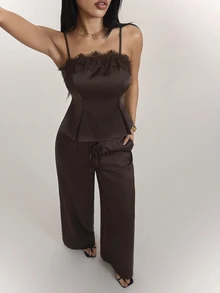 SHEIN PETITE طقم نسائي صغير مثير بطراز ريترو من الساتان والدانتيل بتصميم مرقع، كاميسول وبنطلون واسع الساق بخصر منخفض وجيوب - بني - مشاهدة 6