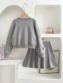 SHEIN Genkimix Kids 少女冬季針織兩件套，可愛3D蝴蝶結毛衣搭配百褶裙，優雅可愛 - 淺灰色 - 查看 2