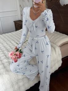 CottageSlumber طقم بيجامة منزلي مخطط عمودي أزرق مع فيونكة، بياقة V ودانتيل ورباط شد، أكمام طويلة وبنطال طويل - أزرق فاتح اللون - مشاهدة 7