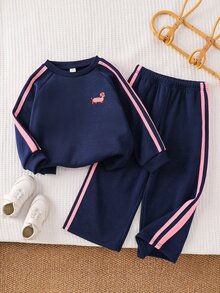 SHEIN 女童深藍色小狗刺繡運動衫套裝，側邊粉色織帶上衣 + 寬腿褲，寬鬆休閒兩件套，適合春秋穿著 - 寶藍色 - 查看 1