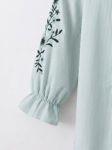 SHEIN CURVE+ 大尺碼女款休閒條紋襯衫，長袖刺繡鈕扣開襟上衣，戶外穿搭上衣 - 薄荷綠 - 查看 5