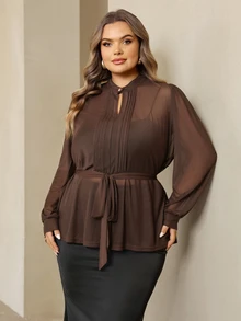 SHEIN CURVE+ Atasan Wanita Ukuran Besar Warna Polos Berbahan Jala Berlipit Lengan Panjang dengan Simpul Pinggang - Coklat - View 6