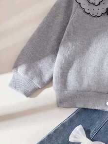 SHEIN Genkimix Kids 2件組女童春秋韓系簡約灰色長袖開襟衫，飾有蝴蝶結緞帶與荷葉領，搭配開衩喇叭牛仔褲，適合日常、通勤、戶外旅行與休閒活動套裝 - 灰色 - 查看 5