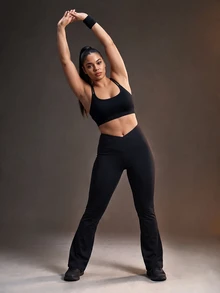 Powerista حمالة صدر رياضية نسائية مقاس كبير باللون الأسود بدون درزات مع أحزمة متقاطعة - الأسود - مشاهدة 7
