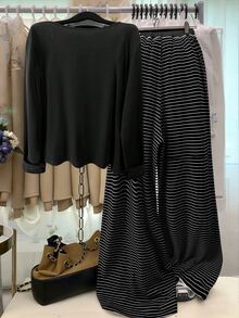 SHEIN CURVE+ 針織純色前扣開襟衫配條紋飾邊，修身抽繩細肩帶背心，優雅休閒通勤日常出遊長褲大尺碼2件套 - 黑與白 - 查看 2