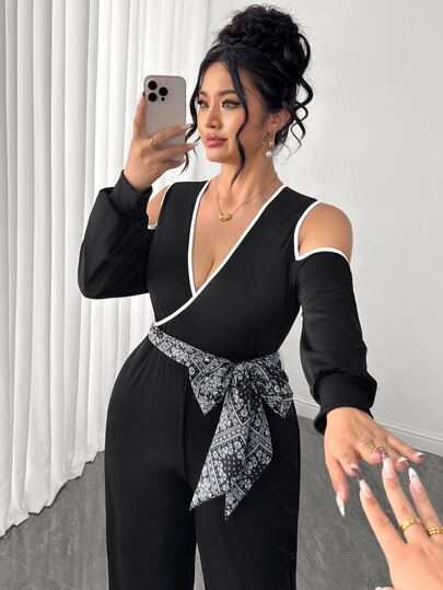 Elenzga Bộ jumpsuit vest nữ size lớn phong cách Âu Mỹ màu đen thanh lịch, kiểu công sở trưởng thành, hở vai, tay dài, cổ chữ V, thắt lưng họa tiết hoa paisley, cạp cao, quần dài ống rộng xếp rủ