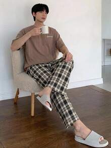DAZY 夏季字母印花T恤與格紋長褲男士居家休閒套裝 - 棕色 - 查看 3