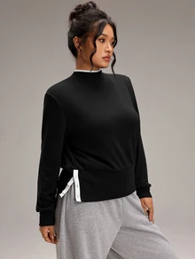 EMERY ROSE تي شيرت كاجوال مقاس كبير بتصميم كتل لونية وياقة قائمة وأكمام طويلة وحافة بأزرار - الأسود - مشاهدة 2