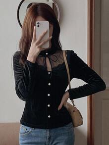DAZY 女款天鵝絨拼接蕾絲網紗立領領結長袖優雅正式度假風春秋襯衫 - 黑色 - 查看 7