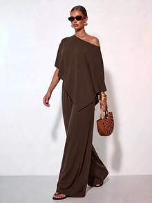 Zivah Set Kasual Wanita Atasan dan Celana Panjang dengan Bahu Asimetris Warna Polos - Coklat - View 9