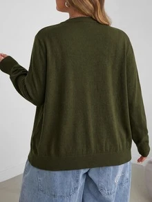SHEIN CURVE+ 大尺碼休閒純色圓領長袖寬鬆女款上衣 - 軍綠色 - 查看 2