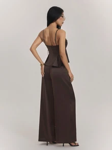 SHEIN PETITE طقم نسائي صغير مثير بطراز ريترو من الساتان والدانتيل بتصميم مرقع، كاميسول وبنطلون واسع الساق بخصر منخفض وجيوب - بني - مشاهدة 2