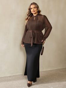 SHEIN CURVE+ Atasan Wanita Ukuran Besar Warna Polos Berbahan Jala Berlipit Lengan Panjang dengan Simpul Pinggang - Coklat - View 5