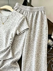 Resyla Women's Leopard Print Pleated Short Sleeve Top And Pants Casual Daily 2 Pieces Set - Black - View 3