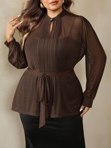 SHEIN CURVE+ Atasan Wanita Ukuran Besar Warna Polos Berbahan Jala Berlipit Lengan Panjang dengan Simpul Pinggang - Coklat - View 1