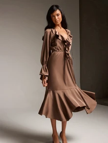 COSMINA Gaun Maxi Boho Satin Cokelat Wanita, Gaun dengan Hem Asimetris dan Tali Serut Berumbai - Coklat - View 5