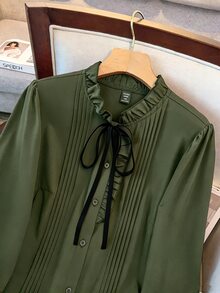 GlowEve CURVE 大尺碼女款長袖小立領條紋百搭極簡休閒素色蕾絲袖口時尚襯衫，適合日常通勤穿著 - 軍綠色 - 查看 3