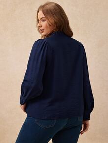 Écloséra Curve 大尺碼女款波希米亞風刺繡上衣，抓皺紋理梭織布料，小立領 V 領，縱向條紋刺繡，單排扣，泡泡長袖，寬鬆版型上衣 - 藏蓝色 - 查看 2
