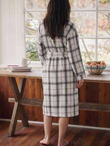 Livesso Women's Minimalist Plaid Pocket Long Sleeve Robe For Daily Home Wear - Khaki - View 2