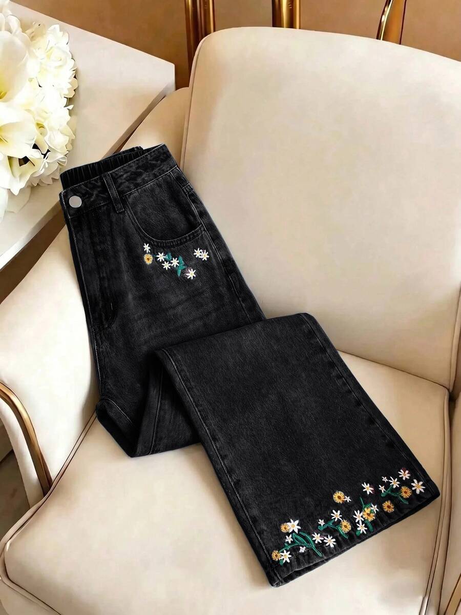 GlowEve CURVE Celana Jeans Bordir Kancing Gaya Jalanan Ukuran Plus - Hitam - View 1