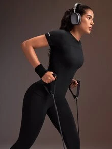 Powerista طقم رياضي نسائي بدون درزات بقصة ضيقة، توب بأكمام قصيرة + بنطال ليقنز ضيق بطول الكاحل - الأسود - مشاهدة 5