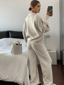 Livesso Petite طقم نسائي من قطعتين: كنزة بأزرار وفتحة نصفية وأكمام طويلة مع بنطال محبوك - بيج - مشاهدة 2