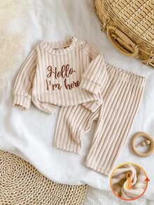 SHEIN Vintaside Kids 2件組新生兒男嬰套頭上衣褲套裝 甜美米色羅紋針織字母刺繡長袖圓領休閒生日秋季毛衣連身褲 羅紋袖口 - 卡其色 - 查看 1