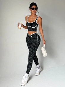 SHEIN Dewbera 女款無縫拼色瑜伽運動套裝 - 黑與白 - 查看 1