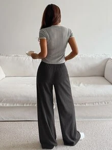 DAZY Set Pakaian Santai Wanita Minimalis dengan Atasan Rajut Lengan Pendek dan Celana Panjang dengan Trim Blok Warna - Grey - View 2