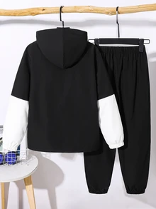 SHEIN 2件組青少年男孩休閒運動字母印花拼接配色連帽外套與長褲套裝，適合通勤、上學、日常休閒、度假、旅行、運動，秋冬季節穿搭，秋季服飾 - 黑與白 - 查看 3