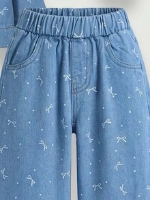 SHEIN 秋冬新款女童幼兒時尚蝴蝶結波點水洗牛仔套裝 2件組 短夾克 + 寬鬆直筒寬腿牛仔褲，適合日常穿著、假期、休閒外出與戶外活動 - 藍色 - 查看 6
