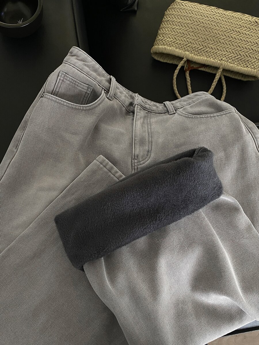 Livesso Celana Jeans Wanita Model Longgar Kasual Terbaru untuk Musim Panas dengan Efek Sobek - Grey - View 1
