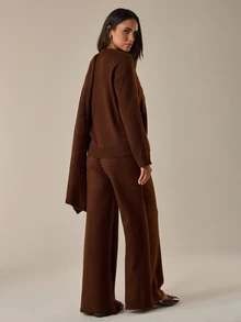 SHEIN طقم نسائي من قطعتين كنزة فضفاضة مع شال ملفوف بتفاصيل باللون البني وبنطال كنزة كاجوال متناسق - بني - مشاهدة 4