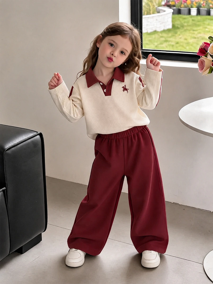 SHEIN Genkimix Kids 2件組女孩韓風休閒白色蝴蝶結刺繡對比色白色領長袖短版上衣與喇叭寬腿褲套裝,適合春季與秋季上學、旅行、日常穿著 - 酒紅色 - 查看 1