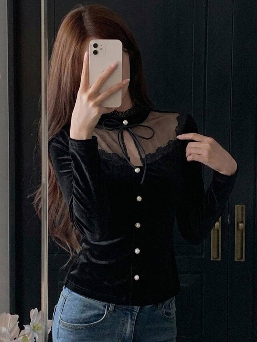 DAZY 女款天鵝絨拼接蕾絲網紗立領領結長袖優雅正式度假風春秋襯衫 - 黑色 - 查看 1