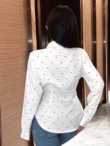 SHEIN Franclia 女款復古黑白波點裹身長袖襯衫，適合日常通勤 - 白色 - 查看 2