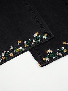 GlowEve CURVE Celana Jeans Bordir Kancing Gaya Jalanan Ukuran Plus - Hitam - View 3