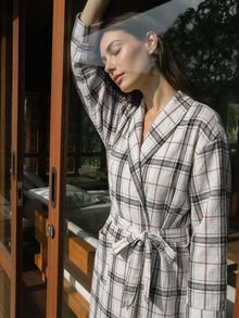 Livesso Women's Minimalist Plaid Pocket Long Sleeve Robe For Daily Home Wear - Khaki - View 4