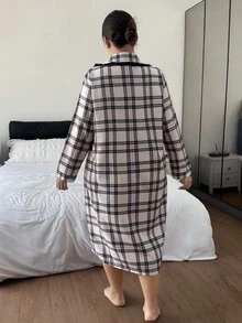 Napfluff CURVE Napfluff CURVE 大尺碼女款格紋印花長袖晨袍，蕾絲拼接設計，前口袋蝴蝶結細節，適合居家、戶外穿著、睡衣、新娘晨袍 - 杏色 - 查看 2
